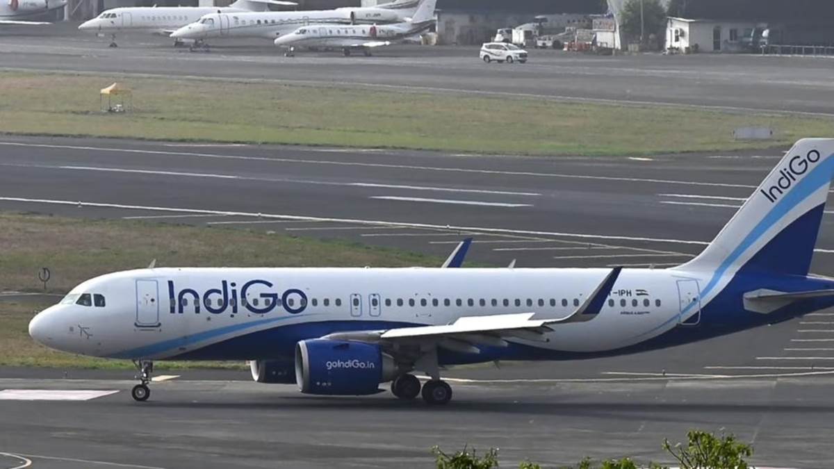 indigo flight bomb threat mumbai delhi flight indira gandhi airport emergency