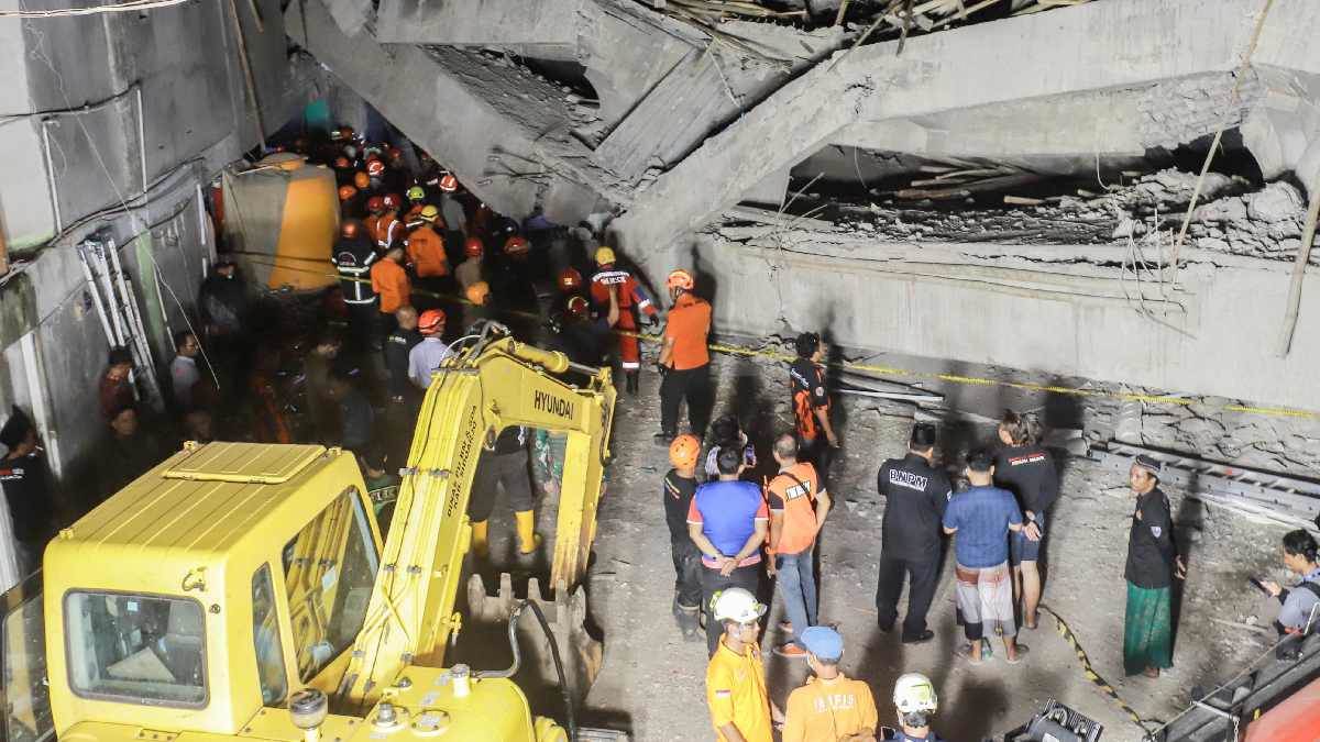indonesia school collapse dead dozens feared trapped rescue operation underway