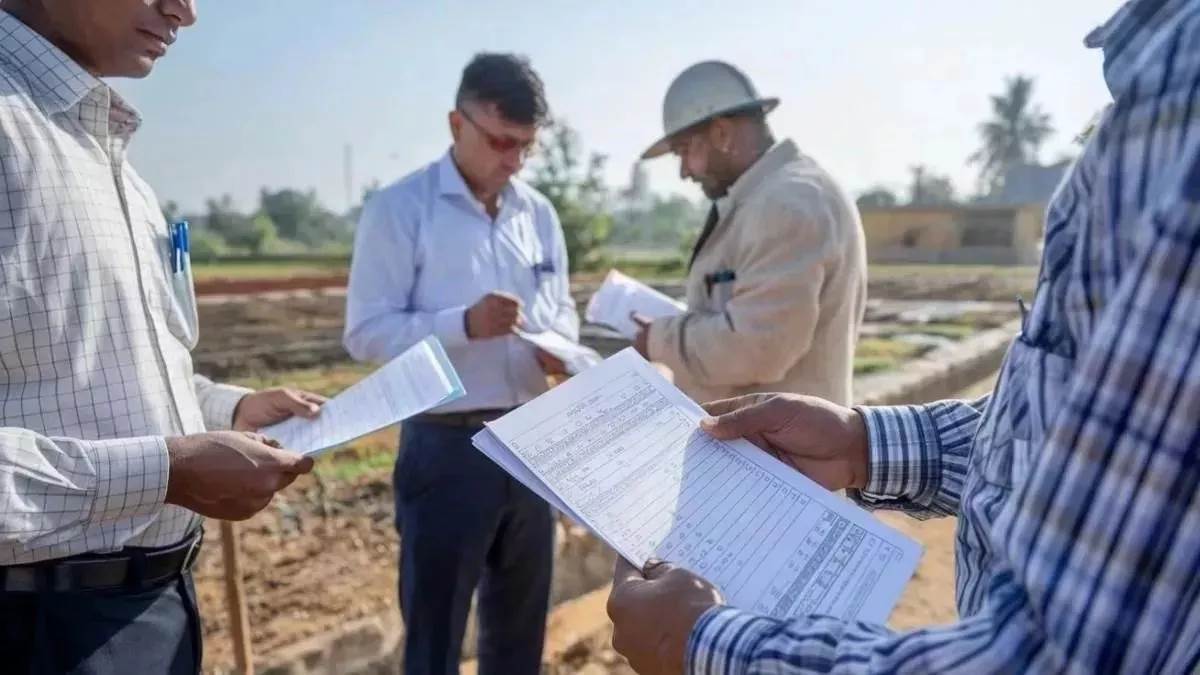 muzaffarpur news ex co caught taking bribe approves rejected land records