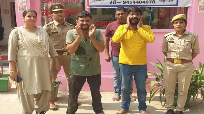 मुजफ्फरनगर पुलिस की गिरफ्त में कान पकड़ते आरोपित। सौ. पुलिस