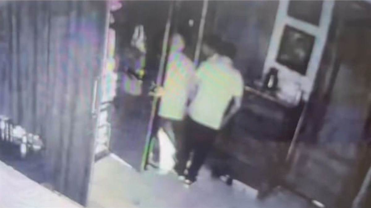 ncr noida news ex ceos house robbed by nepali domestic help