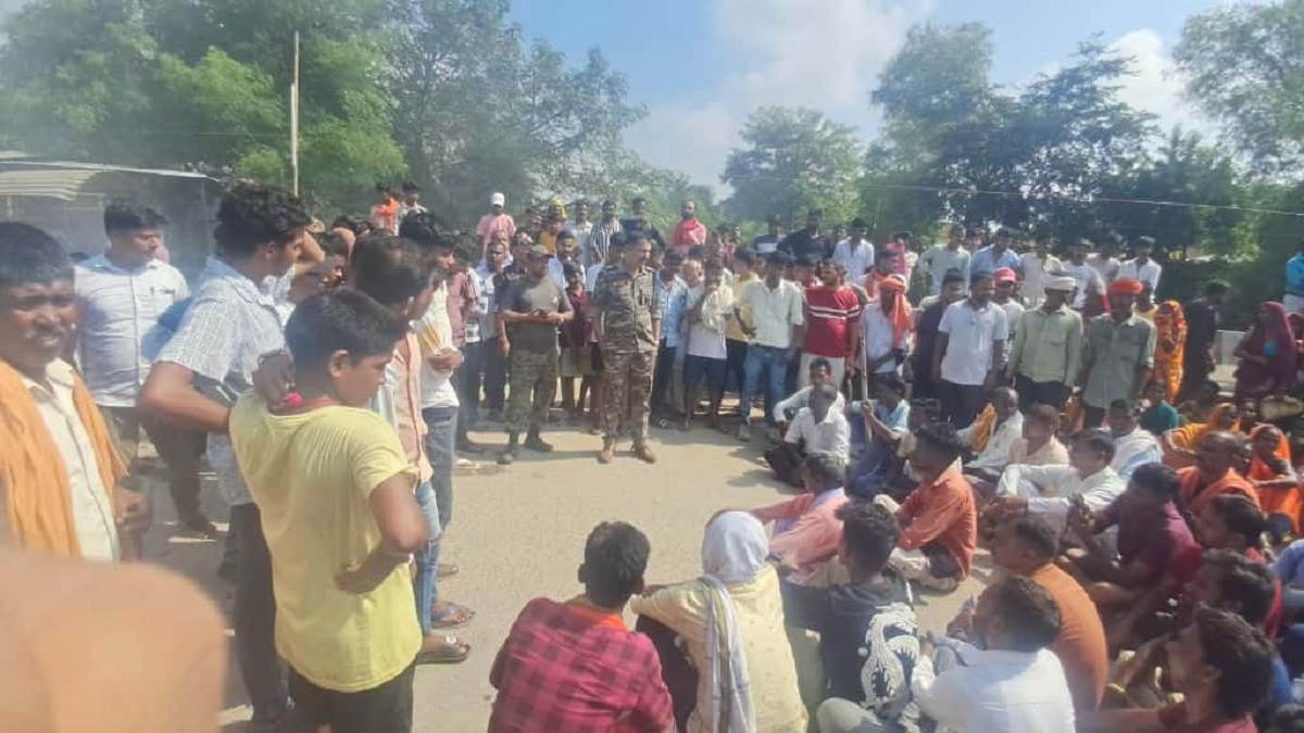 youth dies in road accident angry villagers block road