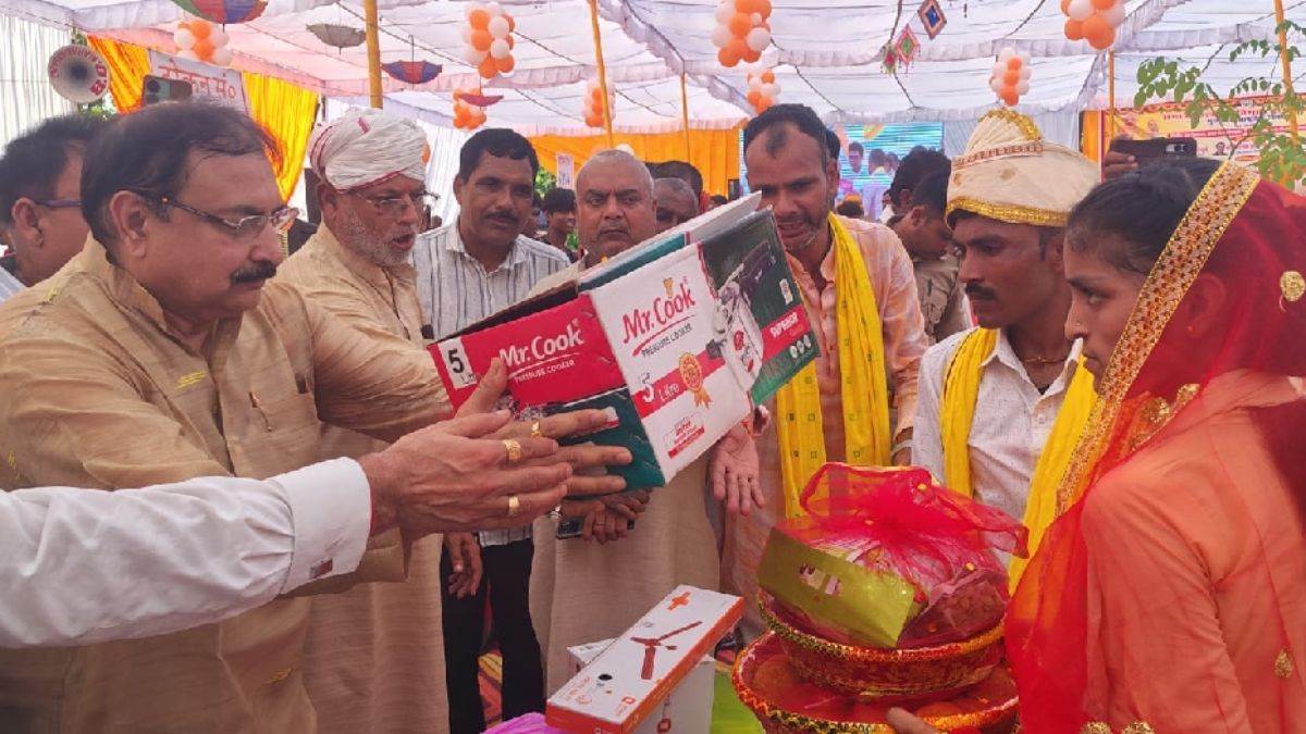 mass marriage 69 couples tie the knot under chief ministers scheme