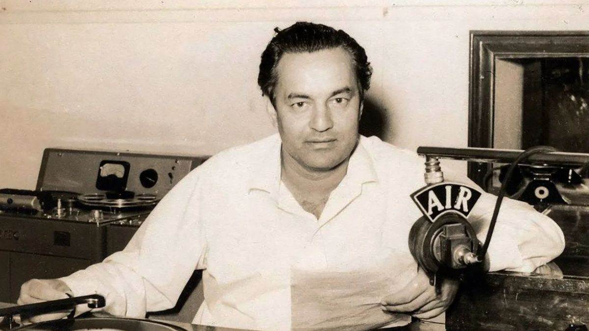 mukesh lata mangeshkar iconic song mehboob mere from manoj kumar waheeda rehman patthar ke sanam