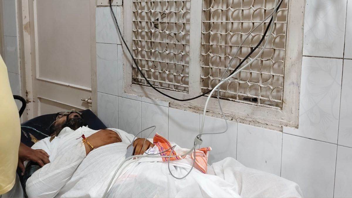 teacher protesting at ministers residence falls ill in sambhal treatment in hospital latest news