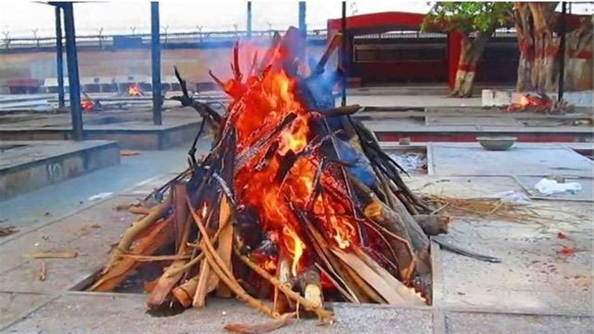 five members of a family who died in a kurukshetra accident were cremated together