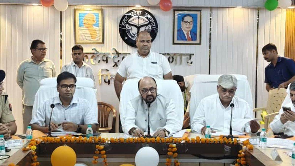 firozabad minister angered by officials not answering calls