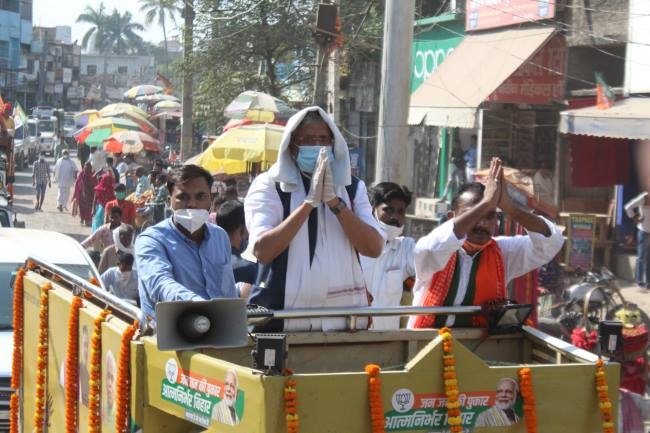 उप मुख्यमंत्री सुशील कुमार मोदी ने सीतामढ़ी में किया रोड शो, एनडीए के पक्ष में की वोट की अपील - Bihar Sitamarhi General News