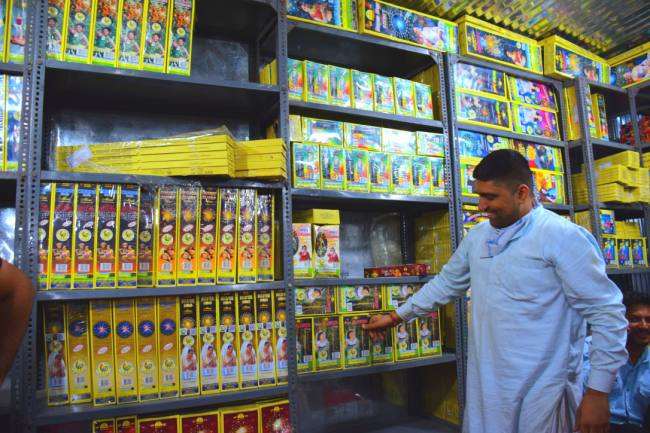 बर्ल्टन पार्क में लगने वाली पटाखों की दुकानों को लेकर एक महत्वपूर्ण खबर