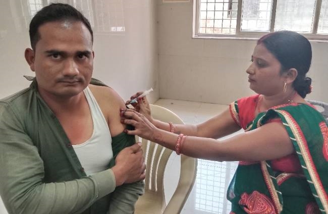 महराजगंज में 9662 लोगों को लगा टीका, 1854 की हुई जांच