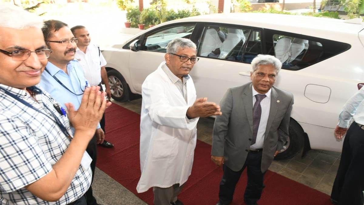 https://www.jagranimages.com/images/newimg/30102022/30_10_2022-tata_cancer_hospital_23172120.jpg