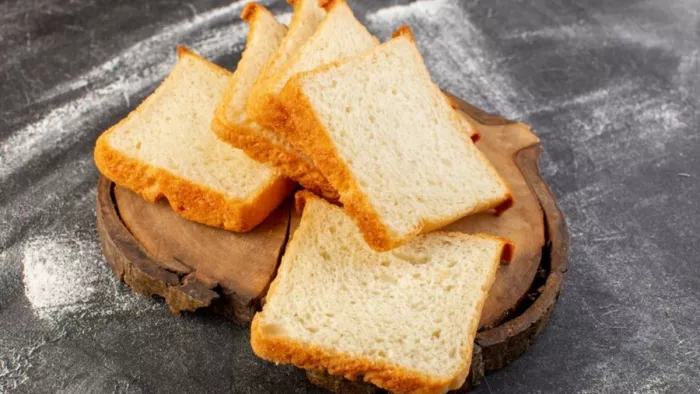 White Bread Side Effects: इसमें रिफाइंड कार्बोहाइड्रेट की मात्रा ज्यादा होती है।