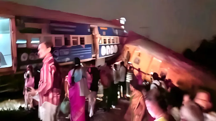 Trains Cancelled and Diverted: आंध्र प्रदेश में भीषण ट्रेन हादसे के बाद कई ट्रेनें रद्द, कई डायवर्ट