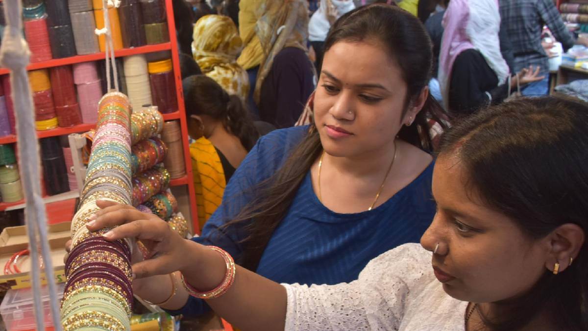 https://www.jagranimages.com/images/newimg/30102023/30_10_2023-karwa_chaudh_2023_23569156.jpg