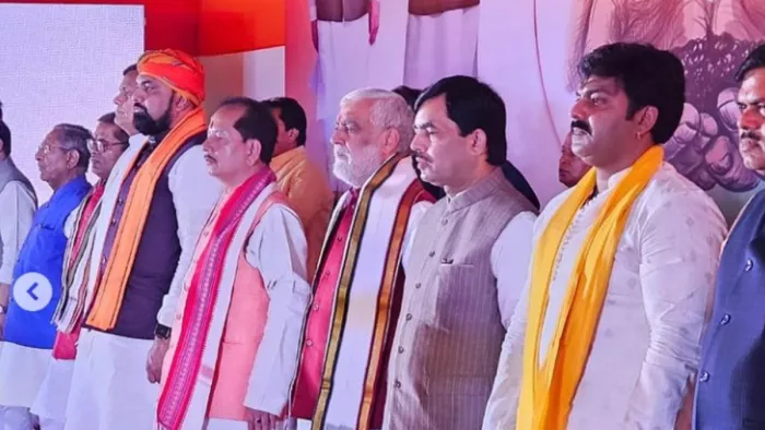 भाजपा के कार्यक्रम में भोजपुरी फिल्मों के सुपरस्टार पवन सिंह।