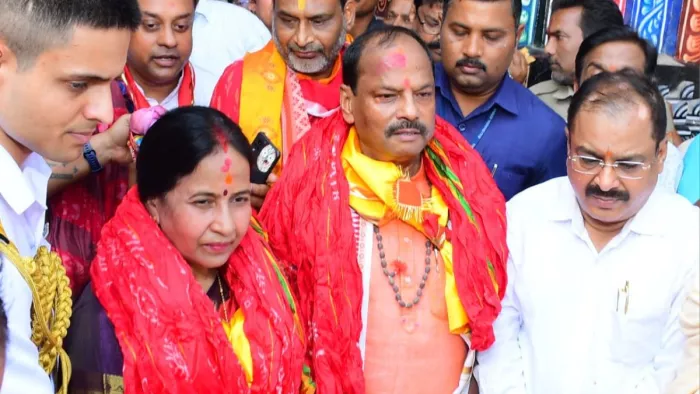 महाप्रभु जगन्नाथ जी का दर्शन कर बाहर निकलते नव नियुक्त राज्यपाल रघुवर दास।