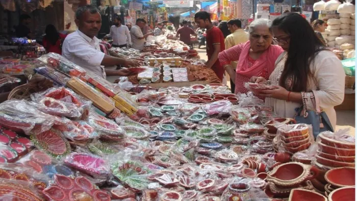 Dhanteras: धनतेरस पर बर्तन तथा आभूषणों की जमकर हुई खरीदारी। फाइल फोटो
