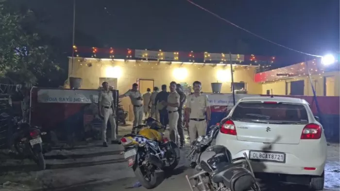 Delhi News: मामूली कहासुनी पर दो युवकों की चाकू गोदकर मार डाला। फोटो जागरण