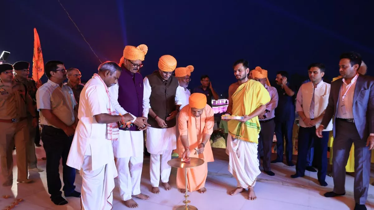 Ayodhya Deepotsav 2024 Live: सीएम योगी ने किया अयोध्या दीपोत्सव का शुभारंभ, देखें कार्यक्रम की मनमोहक तस्वीरें