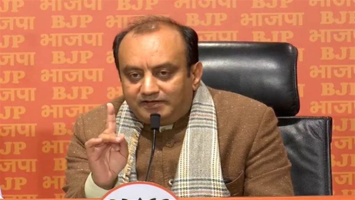sudhanshu trivedi says rahul gandhi is like playful child in the neighbourhood bjp hits back at congress over evm allegation