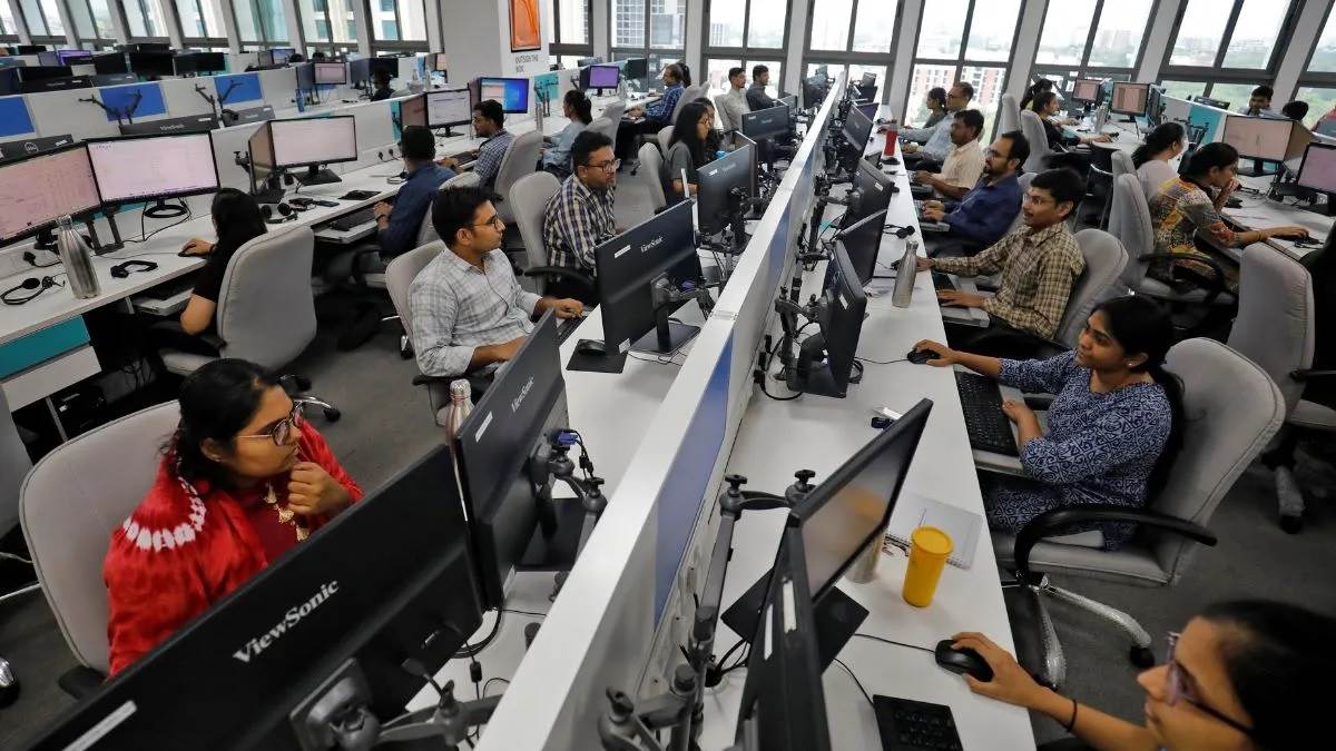 https://www.jagranimages.com/images/newimg/30102024/30_10_2024-employees_news_23824093.jpg