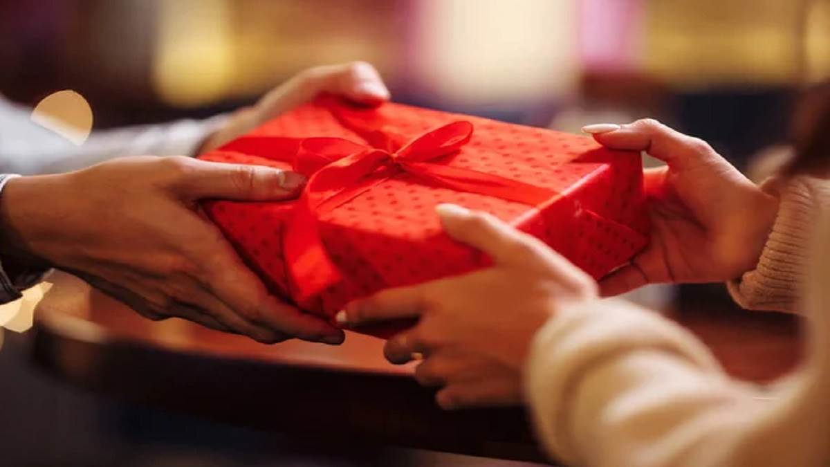 https://www.jagranimages.com/images/newimg/30102024/30_10_2024-gift-ideas-cover-image2_23824039.jpg