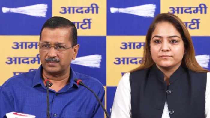 दिल्ली के पूर्व मुख्यमंत्री अरविंद केजरीवाल और एमसीडी की मेयर डॉ. शैली ओबरॉय