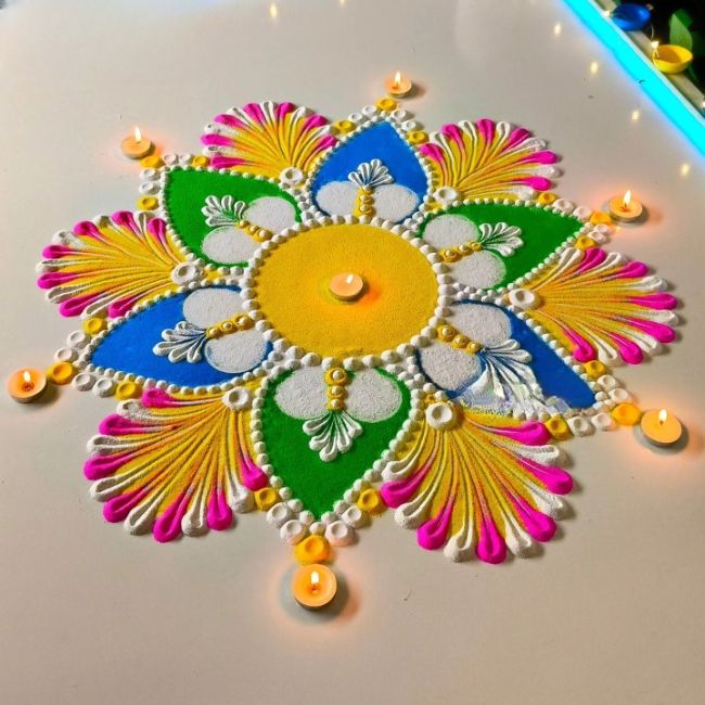दीवाली पर इन Rangoli Designs से बढ़ाएं घर की खूबसूरती, लक्ष्मी-गणेश का ...