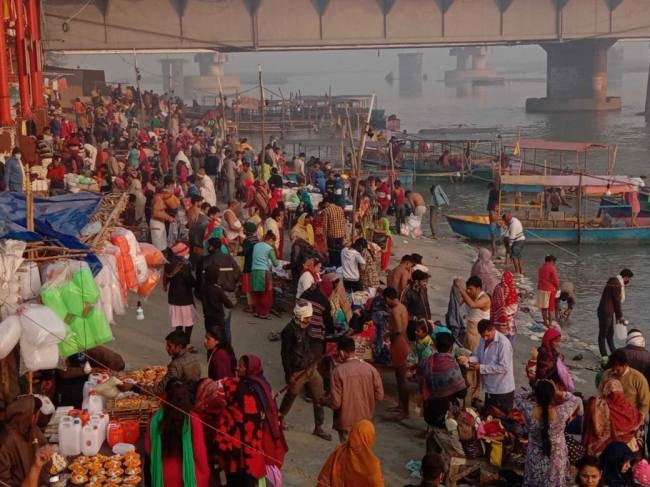 more than three lakh devotees drowned in the kartik purnima fair