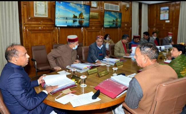 हिमाचल प्रदेश मंत्रिमंडल की महत्‍वपूर्ण बैठक सोमवार को 11 बजे के बाद मुख्‍यमंत्री की अध्‍यक्षता में शुरू हुई।