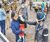 यात्री को स्वयं एक सप्ताह के लिए अपनी निगरानी करनी होगी।