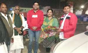 Bihar politics: जीतन राम मांझी की पार्टी हम के राष्ट्रीय महासचिव का स्वागत करते जिलाध्यक्ष एवं कार्यकर्ता।