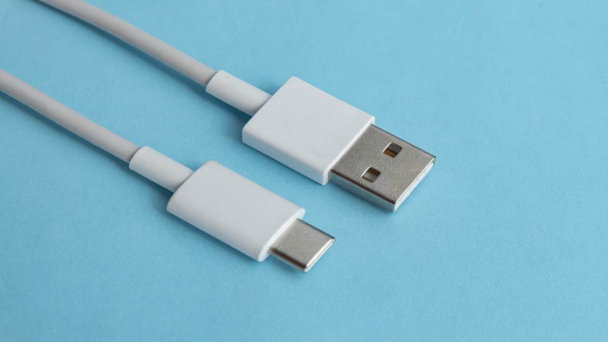 https://www.jagranimages.com/images/newimg/30112022/30_11_2022-charger_23237266.jpg