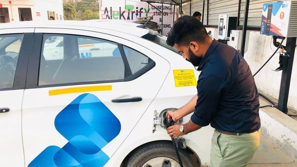 देश में फैल रहा चार्जिंग इंफ्रा का जाल, ये टॉप 6 कंपनियां जगह-जगह लगा रही Charging Stations