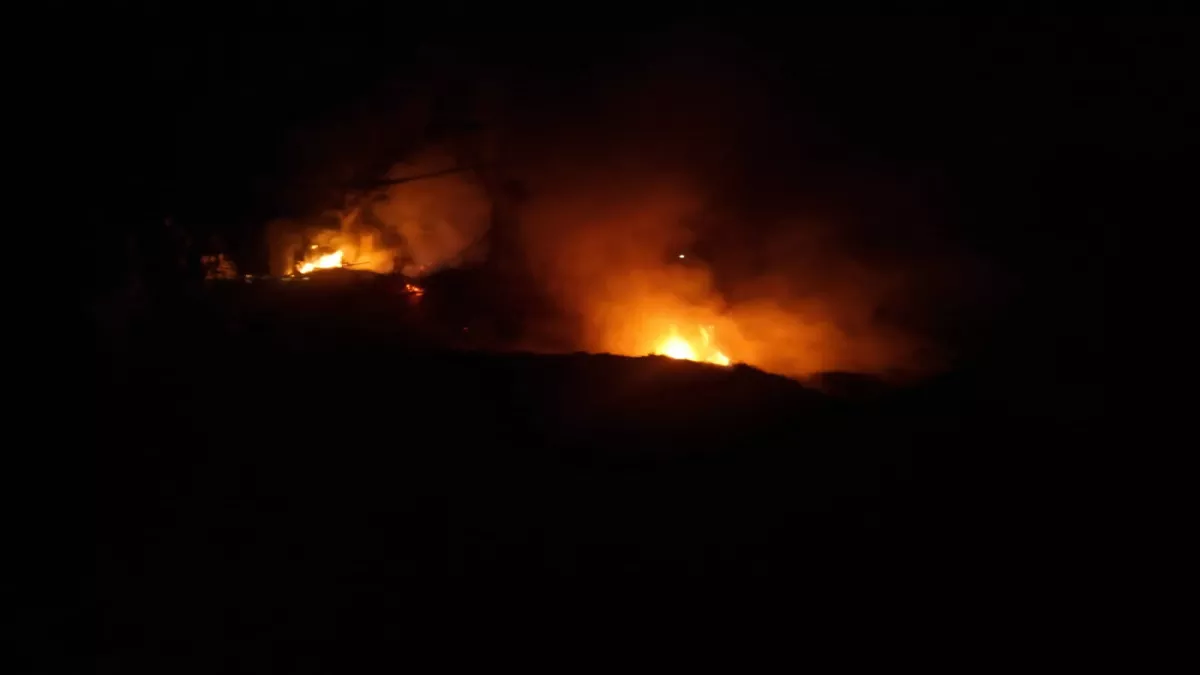 ग्राम पंचायत पानवी के बुरचा गांव में मंगलवार रात को दो मंजिला मकान में आग लग गई।