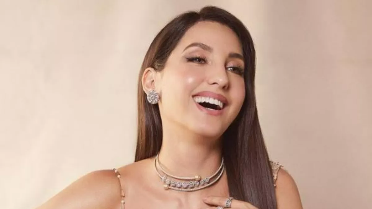 Nora Fatehi get excited after listening to her song during match in FIFA watch video.