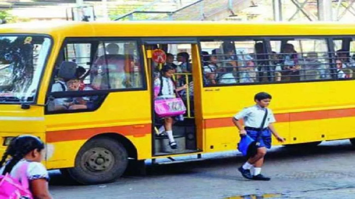 स्कूली बसों की फिटनेस जांच न कराने बच्चों की जान से खिलवाड़ करने का मामला। (सांकेतिक तस्वीर)