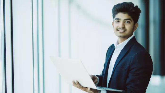 AAI Recruitment 2023: एयरपोर्ट अर्थारिटी ने ग्रेजुएट्स के लिए वैकेंसी निकाली है। (image-freepik)