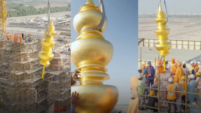 हिंदू मंदिर के शिखर पर स्थापित हुआ अमृत कलश (जागरण फोटो)