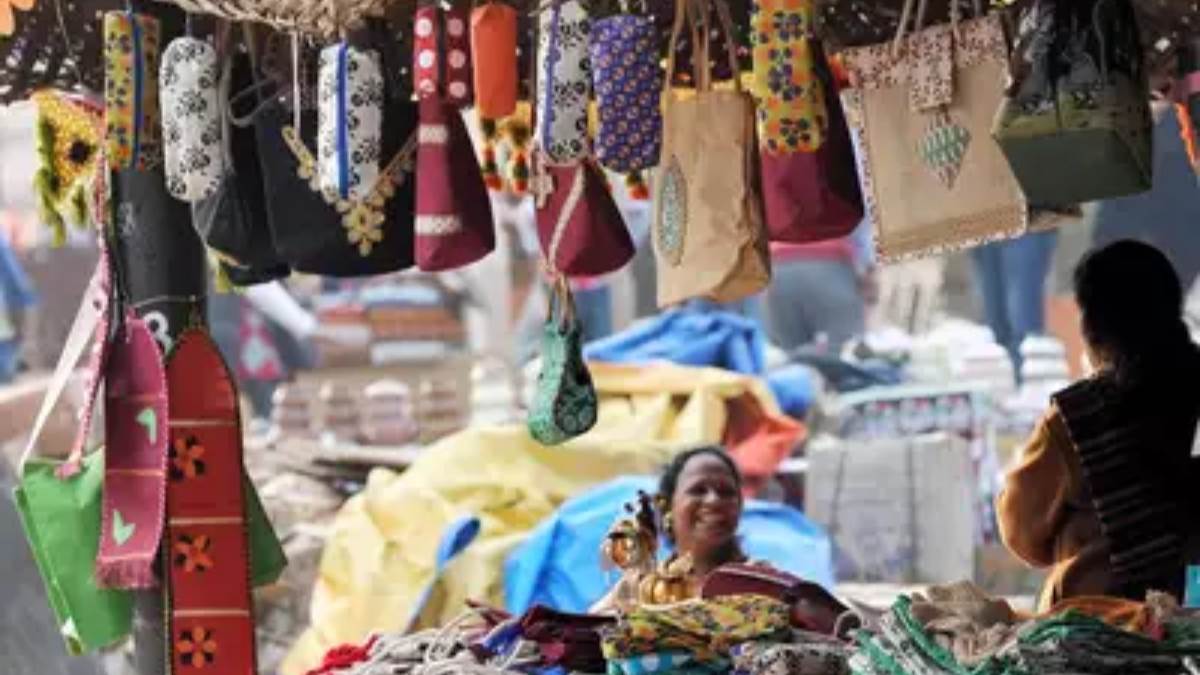 https://www.jagranimages.com/images/newimg/30112023/30_11_2023-chandigarh_craft_mela_23593114.jpg