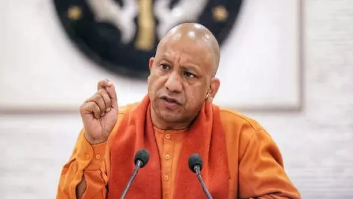 UP News: सीएम योगी ने विकसित भारत संकल्प यात्रा में लाभर्थियों को किया सम्मानित
