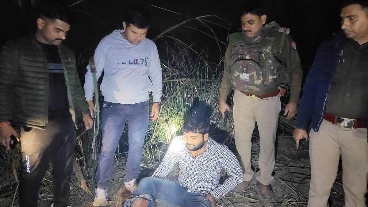 police encounter with robber in ups etawah accused shot in leg during firing