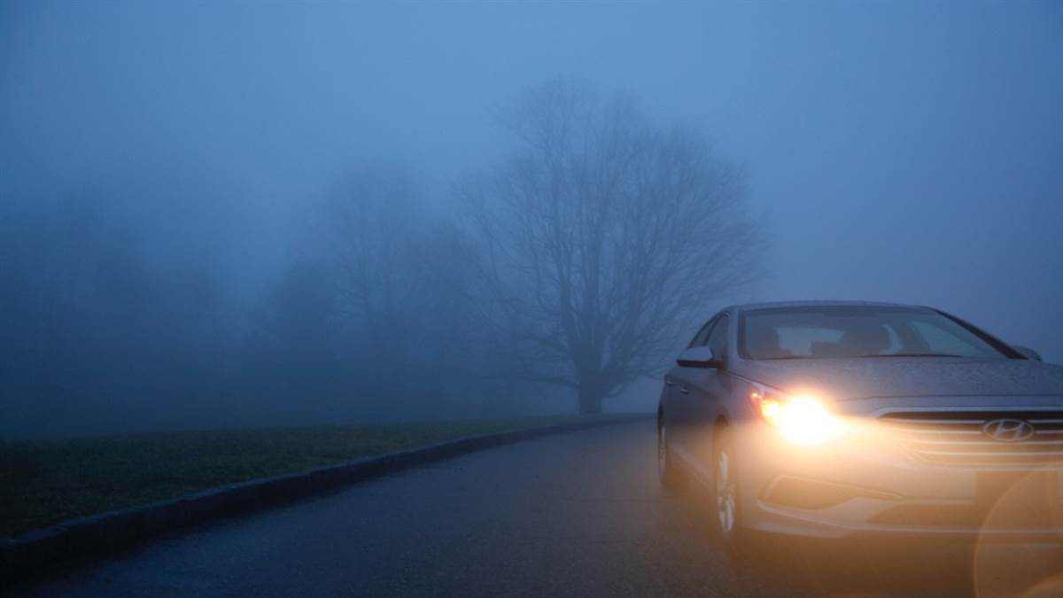 https://www.jagranimages.com/images/newimg/30112023/30_11_2023-fog_light_23593294_17417288.jpg