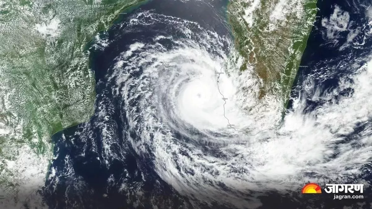 Odisha Cyclone- अंडमान सागर में कम दबाव का क्षेत्र सक्रिय, इन सात जिलों में अलर्ट; मछुआरों को समुद्र में जाने पर रोक
