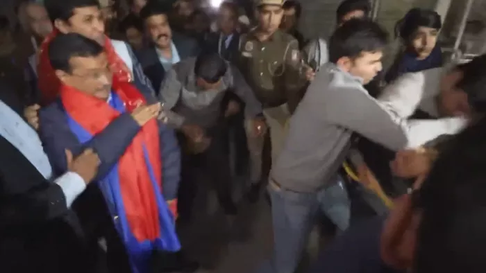 ग्रेटर कैलाश में केजरीवाल पर हमला, पार्टी ने भाजपा पर लगाया आरोप।