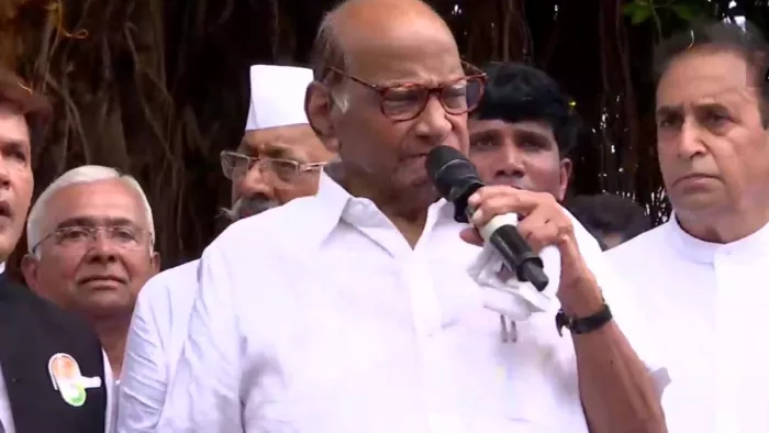 Maharashtra Politics: शरद पवार ने चुनाव पर उठाए सवाल। (फाइल फोटो)
