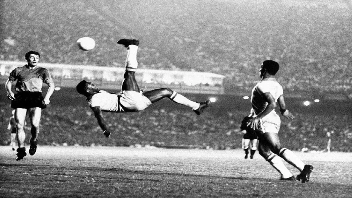 Pele Biography: पेले के रूप में फुटबॉल ने खोया अपना 'राजा', जानिए कैसे  गरीबी से उठकर बने महान फुटबॉलर - Pele Biography Pele dies at the age of 82  after suffering from