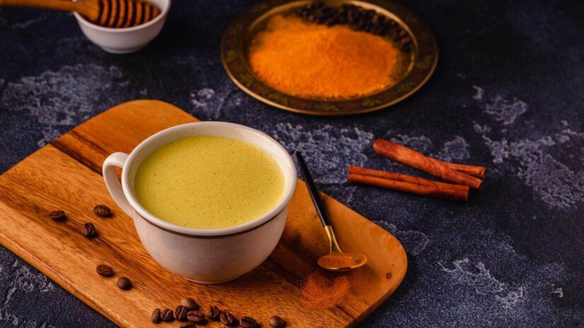 Turmeric Coffee हल्दी वाली कॉफी पीने के हैं ये खास फायदे, जानिए बनाने