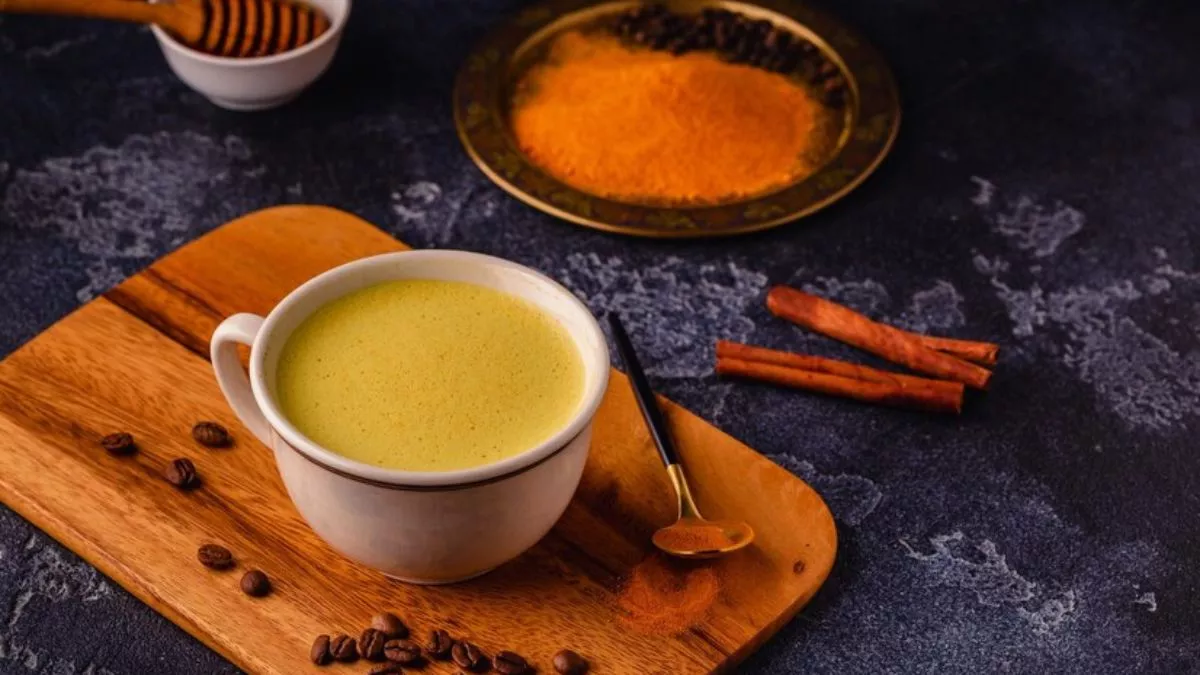 Turmeric Coffee: हल्दी वाली कॉफी पीने के हैं ये खास फायदे, जानिए बनाने का तरीका - health benefits of Turmeric Coffee