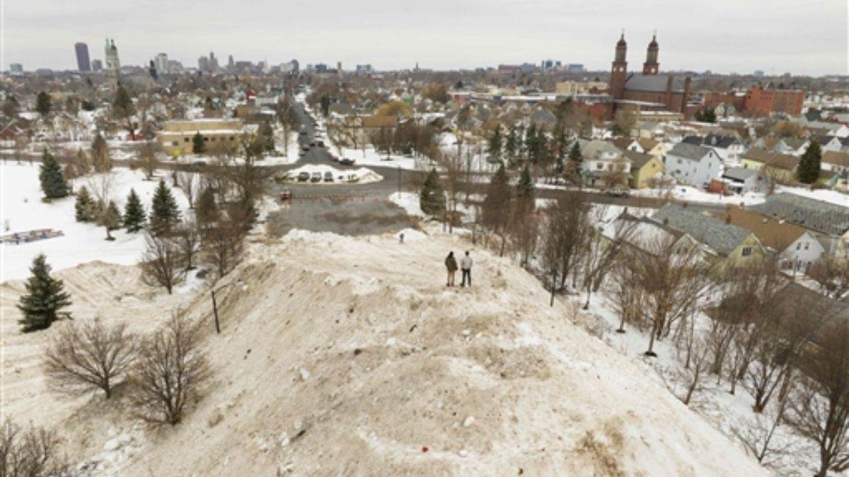 https://www.jagranimages.com/images/newimg/30122022/30_12_2022-us_snow_storm_23277782.jpg